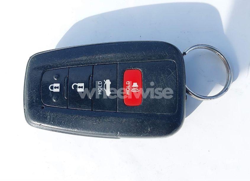 Photo 11 of 2018 Toyota Camry HYBRID SE (VIN 4T1B21HK6JU503794)