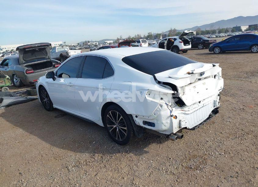 Photo 3 of 2018 Toyota Camry HYBRID SE (VIN 4T1B21HK6JU503794)