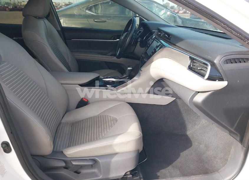 Photo 5 of 2018 Toyota Camry HYBRID SE (VIN 4T1B21HK6JU503794)