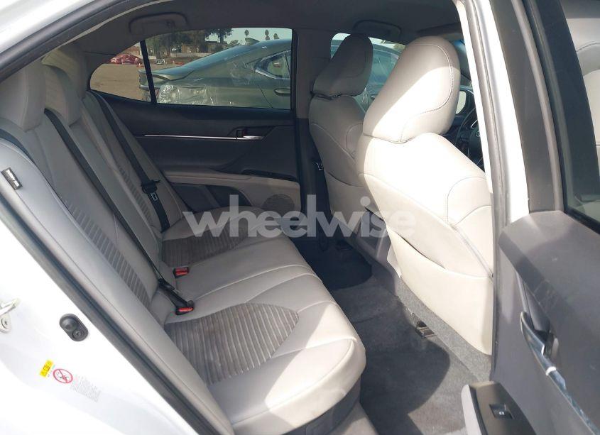 Photo 8 of 2018 Toyota Camry HYBRID SE (VIN 4T1B21HK6JU503794)