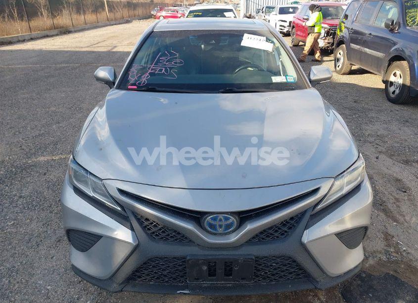 Photo 11 of 2019 Toyota Camry HYBRID SE (VIN 4T1B21HK6KU010070)