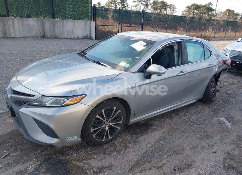 Photo 13 of 2019 Toyota Camry HYBRID SE (VIN 4T1B21HK6KU010070)