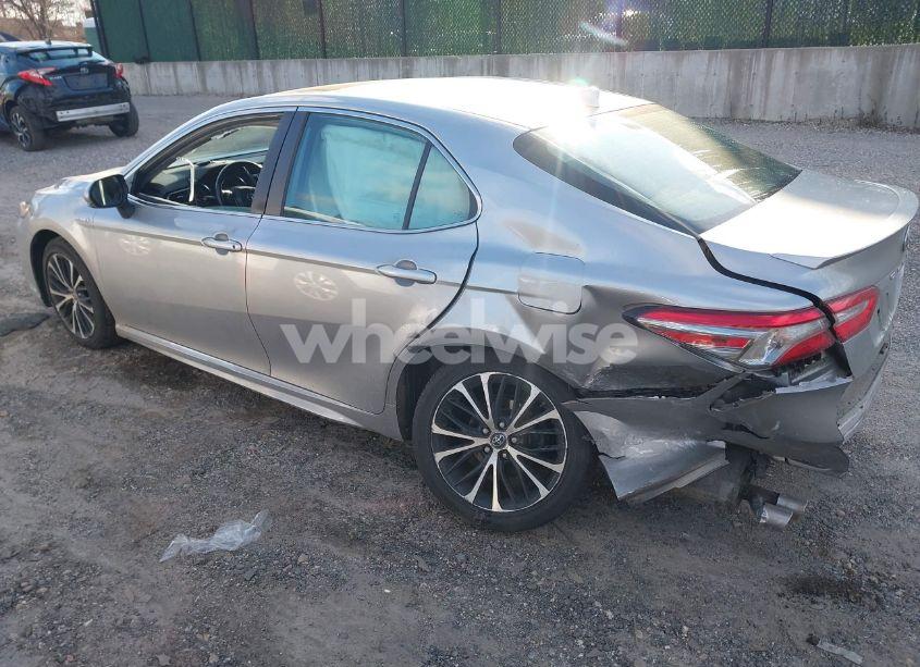 Photo 3 of 2019 Toyota Camry HYBRID SE (VIN 4T1B21HK6KU010070)