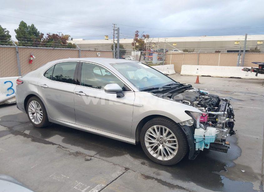 2019 Toyota Camry HYBRID XLE (VIN 4T1B21HK6KU515509) main photo