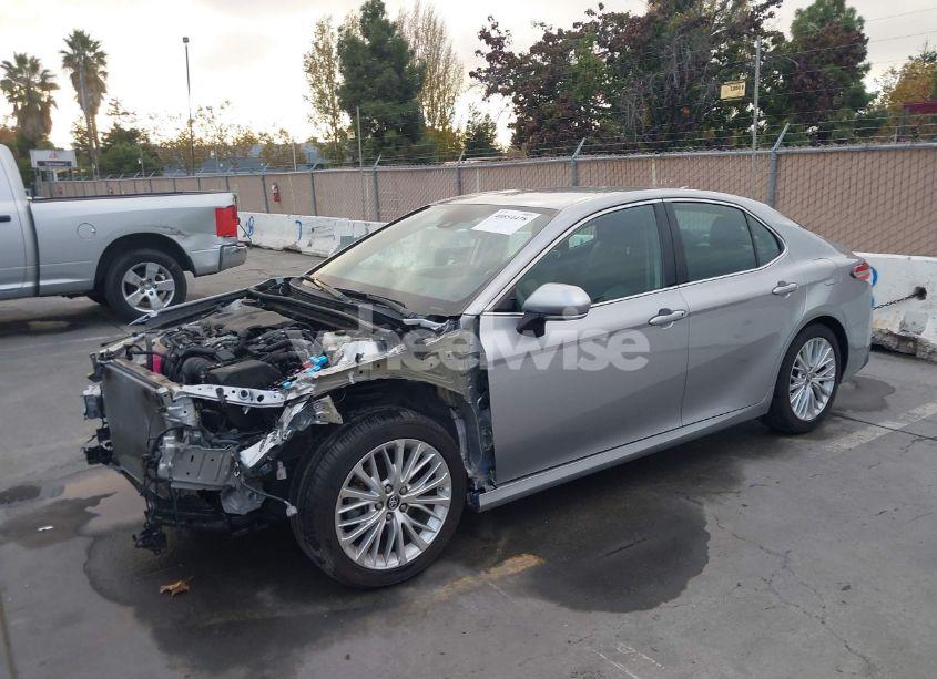 Photo 2 of 2019 Toyota Camry HYBRID XLE (VIN 4T1B21HK6KU515509)