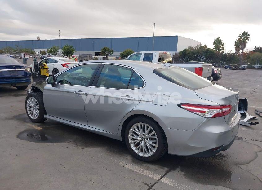 Photo 3 of 2019 Toyota Camry HYBRID XLE (VIN 4T1B21HK6KU515509)