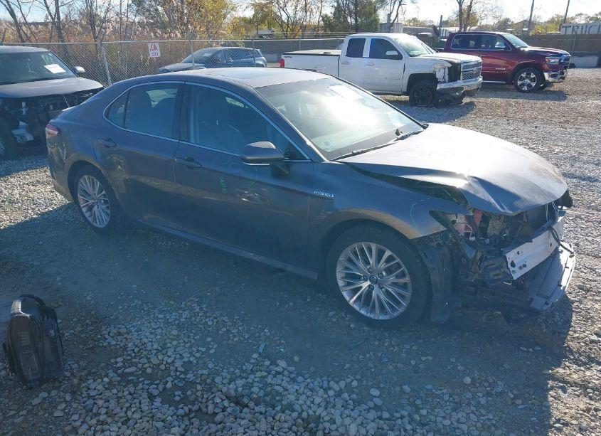 2018 Toyota Camry HYBRID XLE (VIN 4T1B21HK7JU009363) main photo