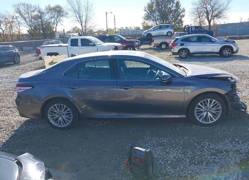 Photo 13 of 2018 Toyota Camry HYBRID XLE (VIN 4T1B21HK7JU009363)