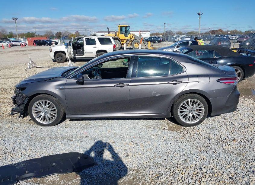 Photo 14 of 2018 Toyota Camry HYBRID XLE (VIN 4T1B21HK7JU009363)