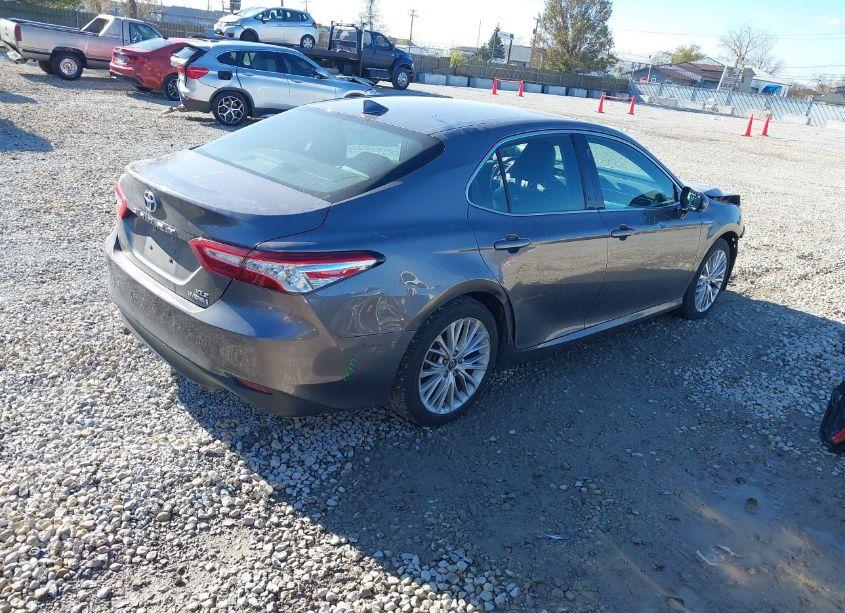 Photo 4 of 2018 Toyota Camry HYBRID XLE (VIN 4T1B21HK7JU009363)