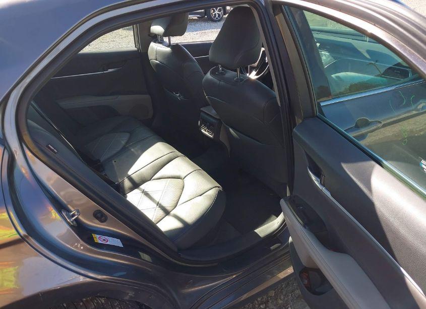 Photo 8 of 2018 Toyota Camry HYBRID XLE (VIN 4T1B21HK7JU009363)