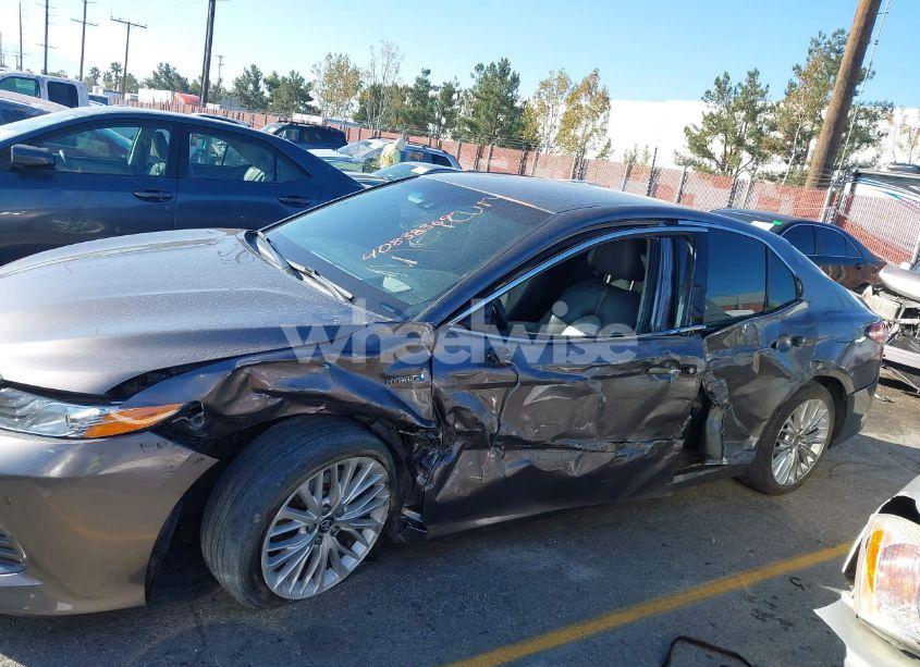 Photo 14 of 2018 Toyota Camry HYBRID XLE (VIN 4T1B21HK8JU001854)