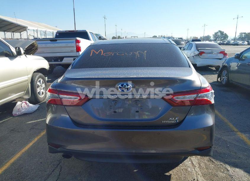 Photo 16 of 2018 Toyota Camry HYBRID XLE (VIN 4T1B21HK8JU001854)