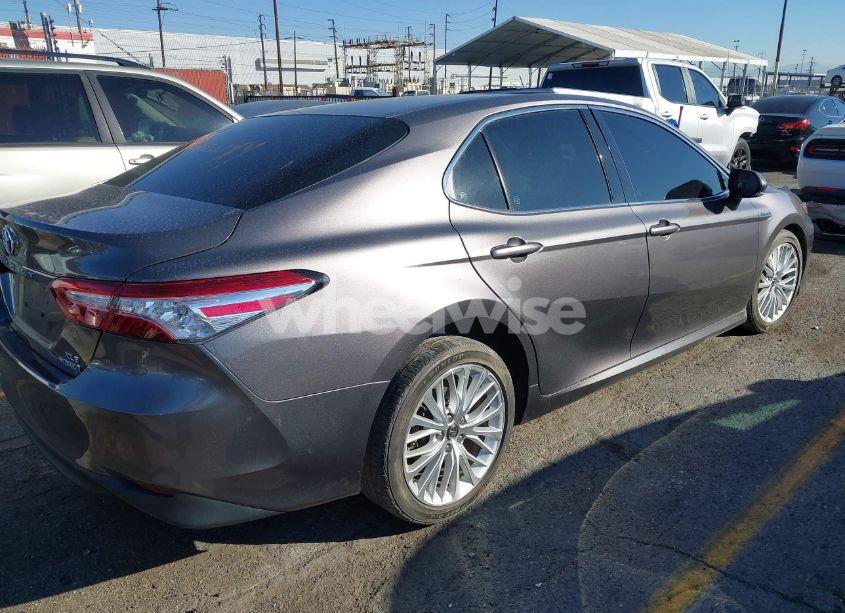 Photo 4 of 2018 Toyota Camry HYBRID XLE (VIN 4T1B21HK8JU001854)