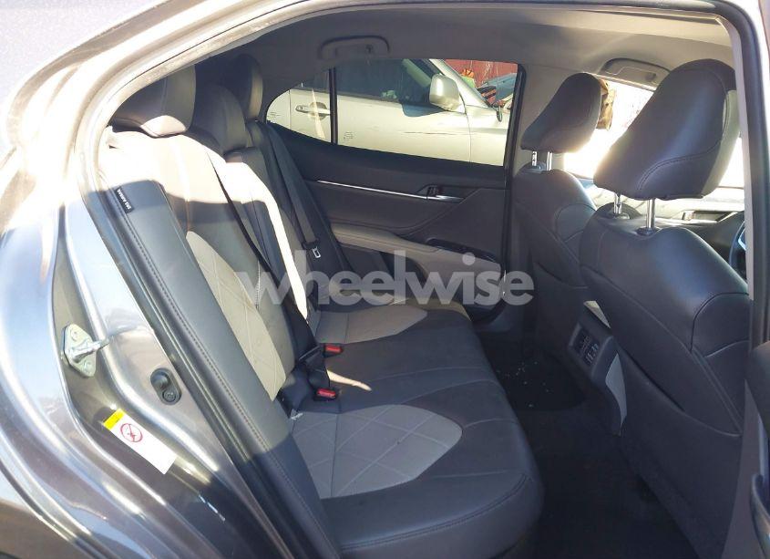 Photo 8 of 2018 Toyota Camry HYBRID XLE (VIN 4T1B21HK8JU001854)