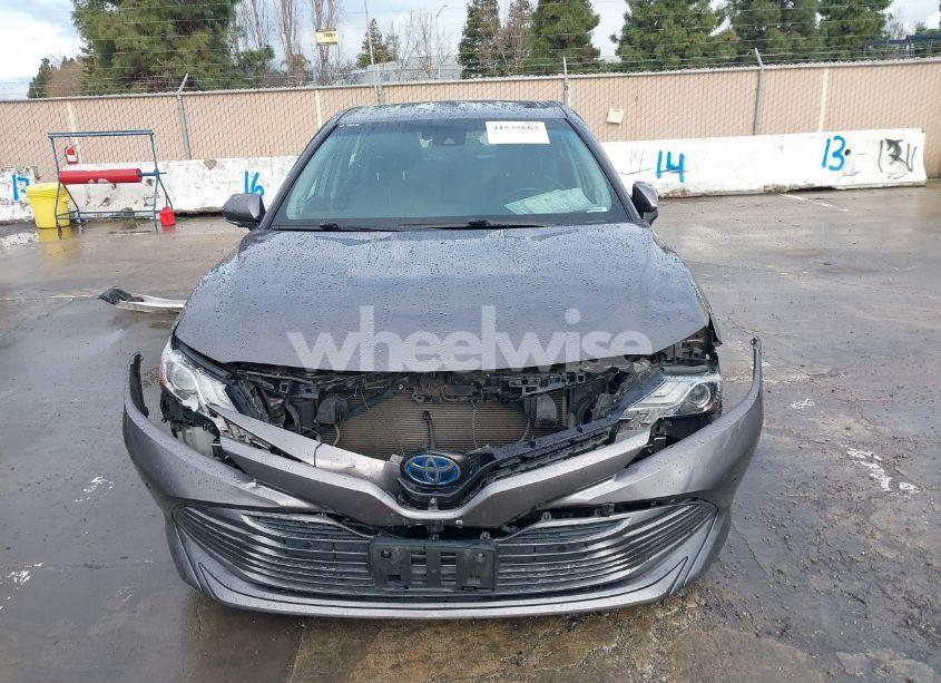 Photo 13 of 2018 Toyota Camry HYBRID XLE (VIN 4T1B21HK8JU006116)
