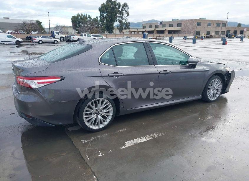 Photo 4 of 2018 Toyota Camry HYBRID XLE (VIN 4T1B21HK8JU006116)