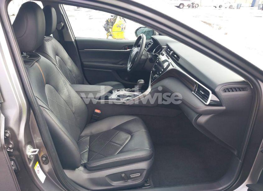 Photo 5 of 2018 Toyota Camry HYBRID XLE (VIN 4T1B21HK8JU006116)