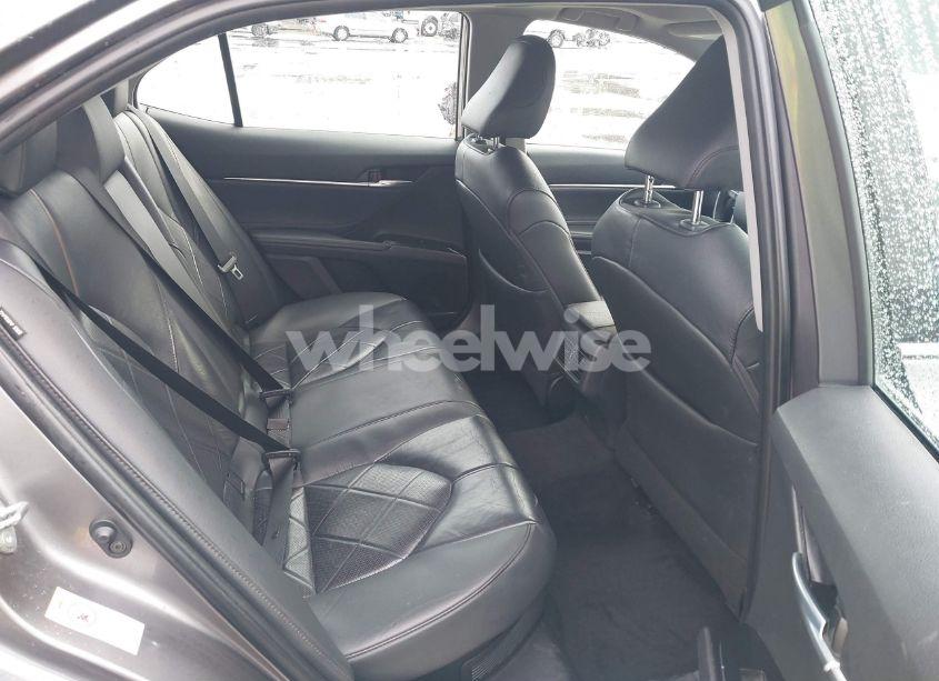 Photo 8 of 2018 Toyota Camry HYBRID XLE (VIN 4T1B21HK8JU006116)