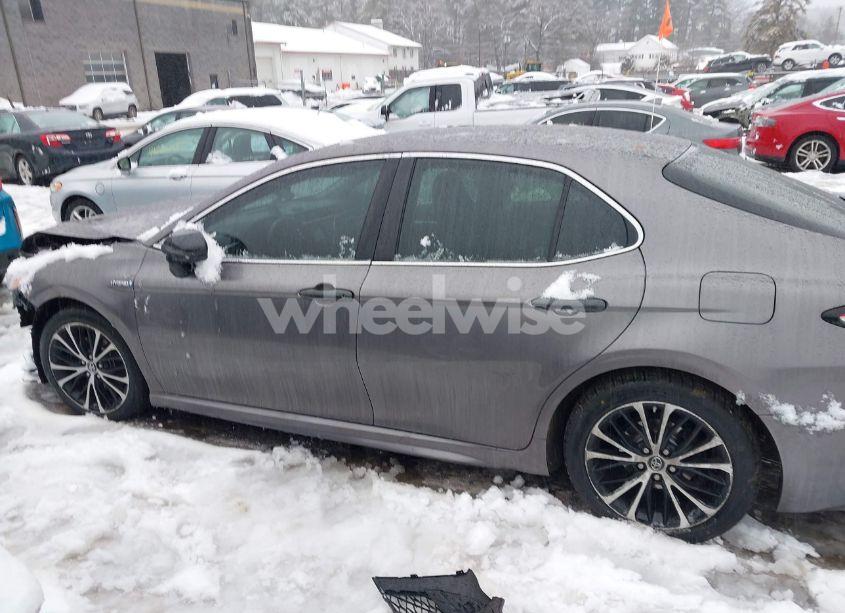 Photo 14 of 2018 Toyota Camry HYBRID SE (VIN 4T1B21HK8JU008903)