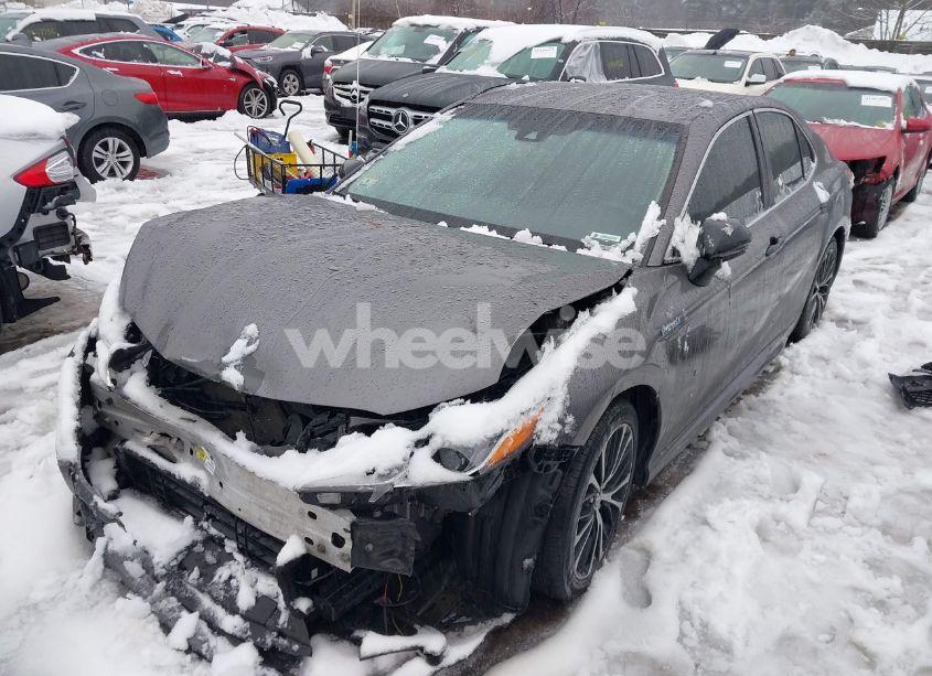 Photo 2 of 2018 Toyota Camry HYBRID SE (VIN 4T1B21HK8JU008903)