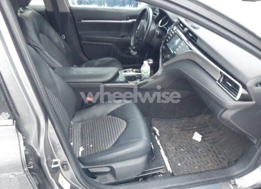 Photo 5 of 2018 Toyota Camry HYBRID SE (VIN 4T1B21HK8JU008903)