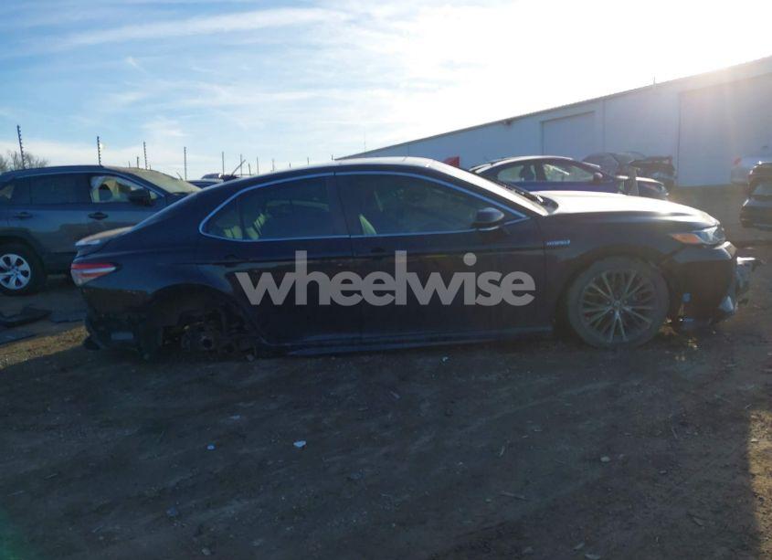 Photo 13 of 2018 Toyota Camry HYBRID SE (VIN 4T1B21HK8JU500072)