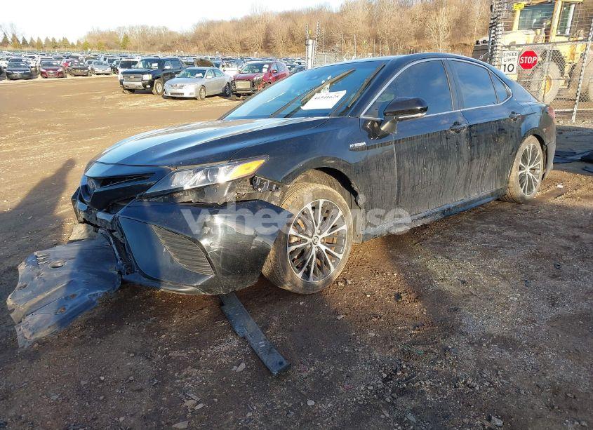 Photo 2 of 2018 Toyota Camry HYBRID SE (VIN 4T1B21HK8JU500072)