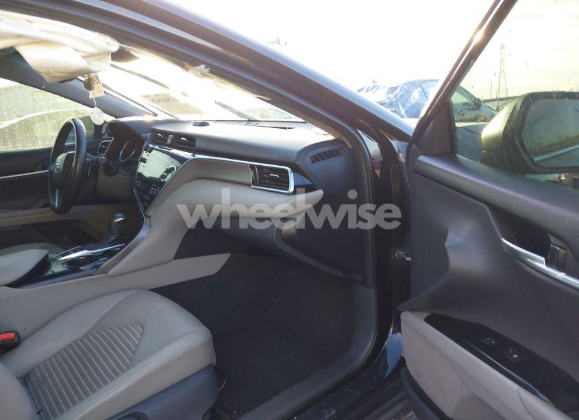 Photo 5 of 2018 Toyota Camry HYBRID SE (VIN 4T1B21HK8JU500072)