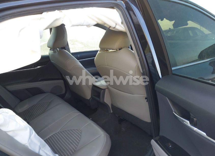 Photo 8 of 2018 Toyota Camry HYBRID SE (VIN 4T1B21HK8JU500072)