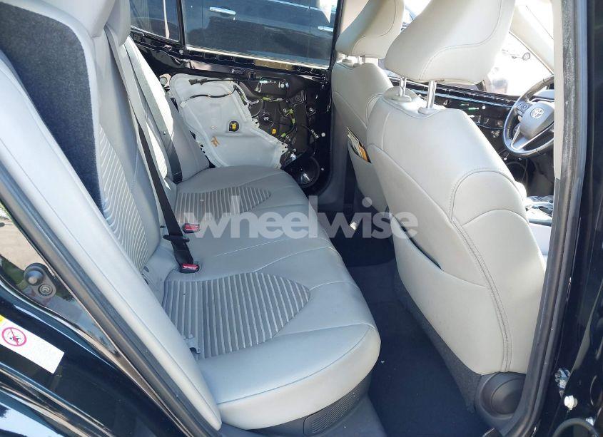 Photo 8 of 2019 Toyota Camry HYBRID SE (VIN 4T1B21HK8KU011933)