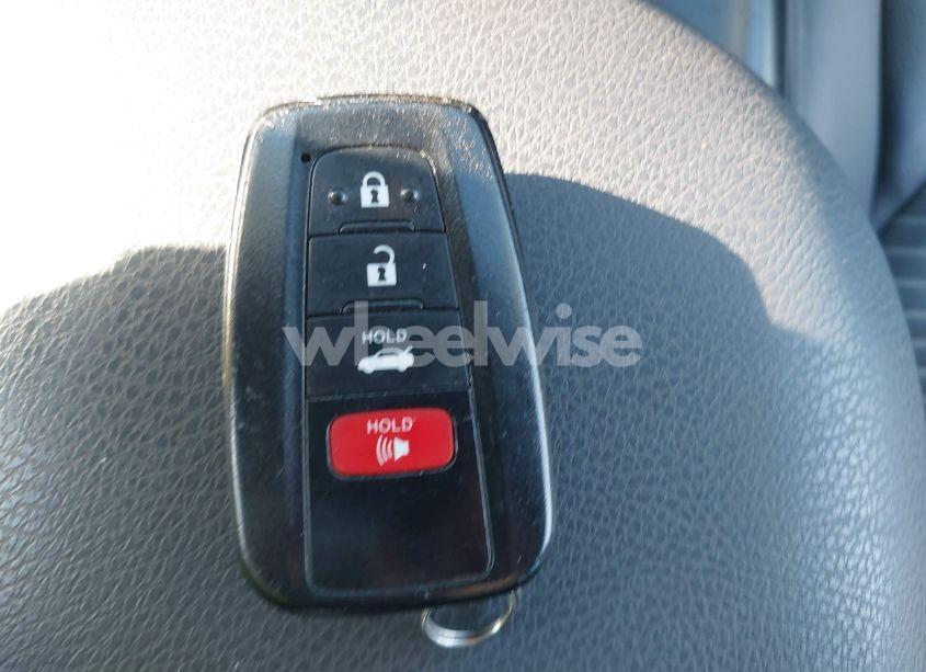 Photo 11 of 2019 Toyota Camry HYBRID SE (VIN 4T1B21HK8KU014489)