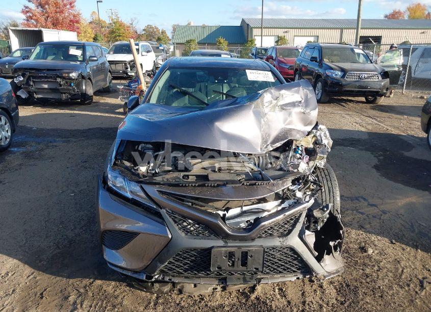 Photo 12 of 2019 Toyota Camry HYBRID SE (VIN 4T1B21HK8KU014489)