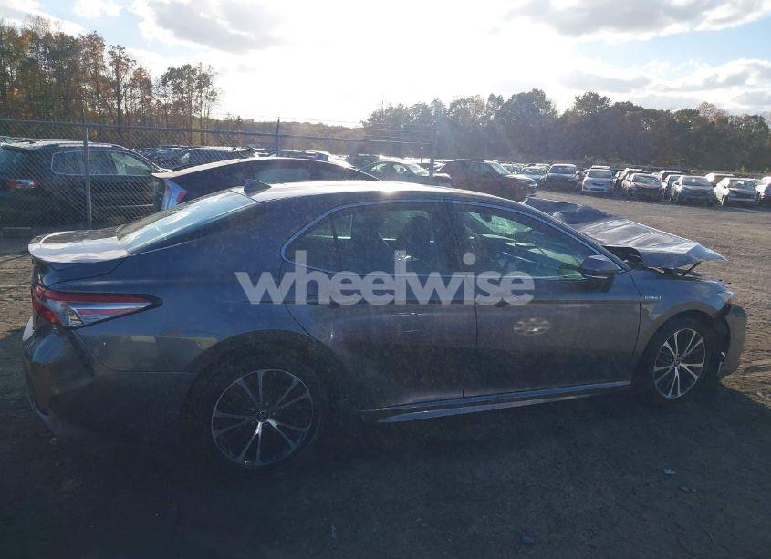 Photo 13 of 2019 Toyota Camry HYBRID SE (VIN 4T1B21HK8KU014489)