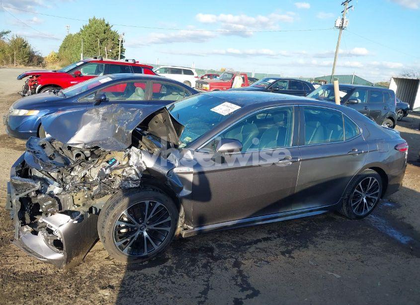 Photo 14 of 2019 Toyota Camry HYBRID SE (VIN 4T1B21HK8KU014489)