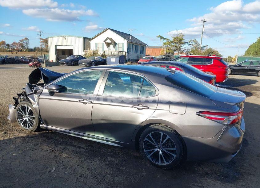 Photo 3 of 2019 Toyota Camry HYBRID SE (VIN 4T1B21HK8KU014489)