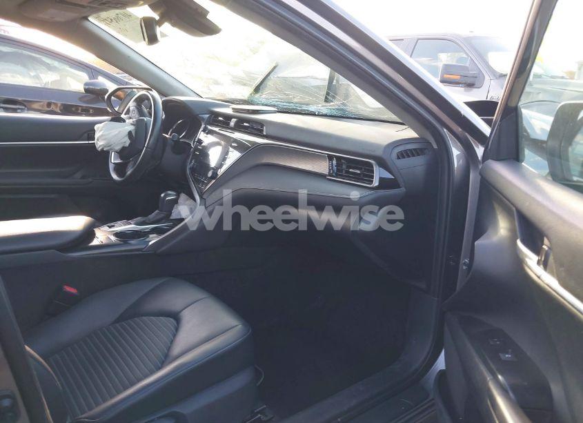 Photo 5 of 2019 Toyota Camry HYBRID SE (VIN 4T1B21HK8KU014489)