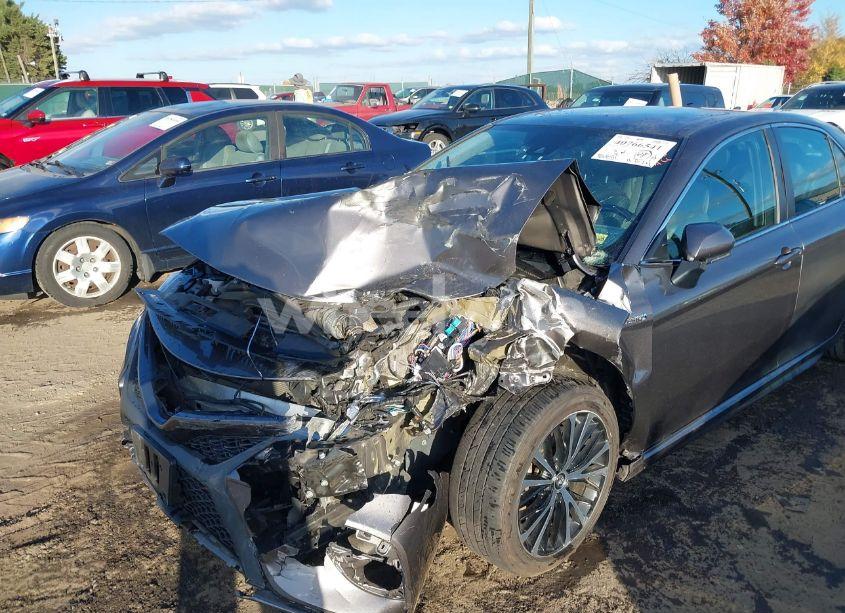 Photo 6 of 2019 Toyota Camry HYBRID SE (VIN 4T1B21HK8KU014489)