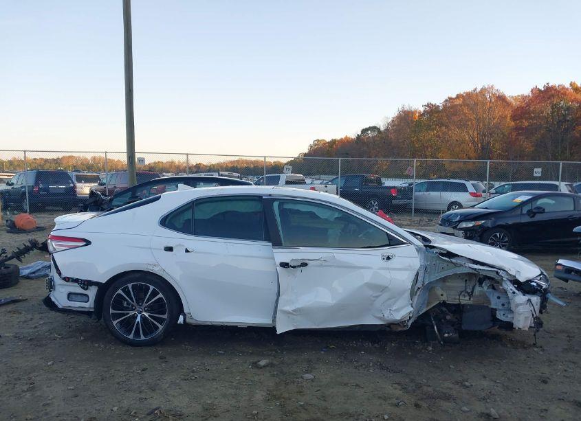 Photo 13 of 2019 Toyota Camry HYBRID SE (VIN 4T1B21HK8KU513907)