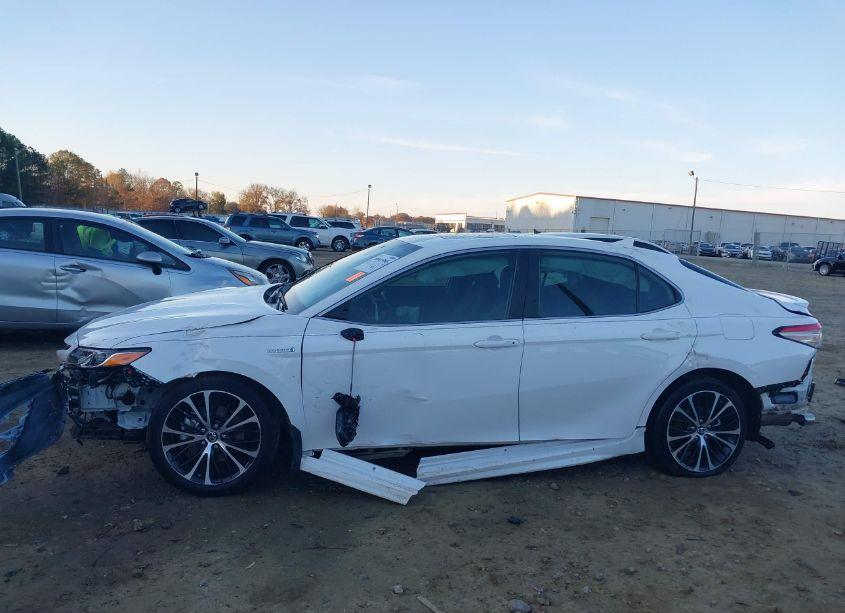 Photo 14 of 2019 Toyota Camry HYBRID SE (VIN 4T1B21HK8KU513907)