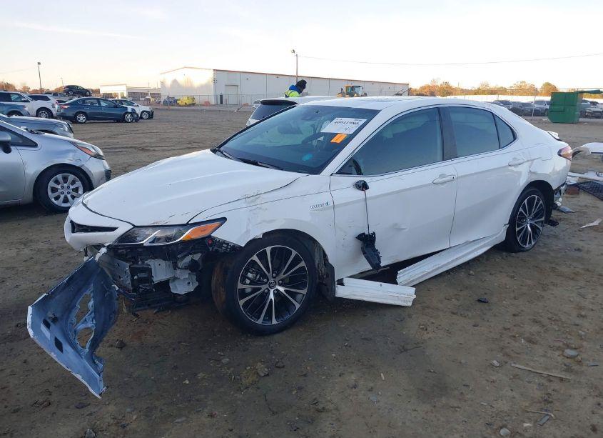 Photo 2 of 2019 Toyota Camry HYBRID SE (VIN 4T1B21HK8KU513907)