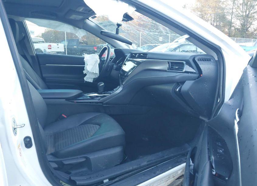 Photo 5 of 2019 Toyota Camry HYBRID SE (VIN 4T1B21HK8KU513907)