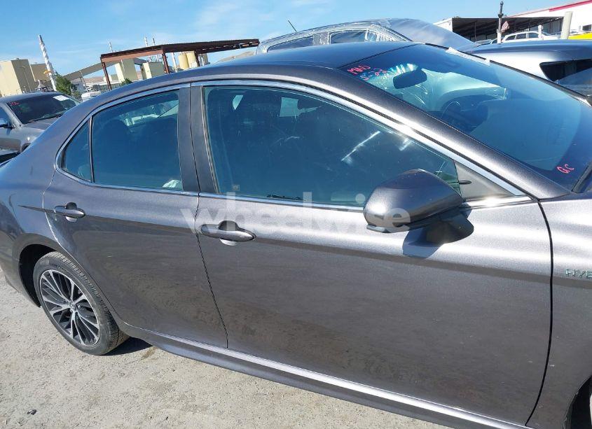 Photo 13 of 2018 Toyota Camry HYBRID SE (VIN 4T1B21HK9JU508570)