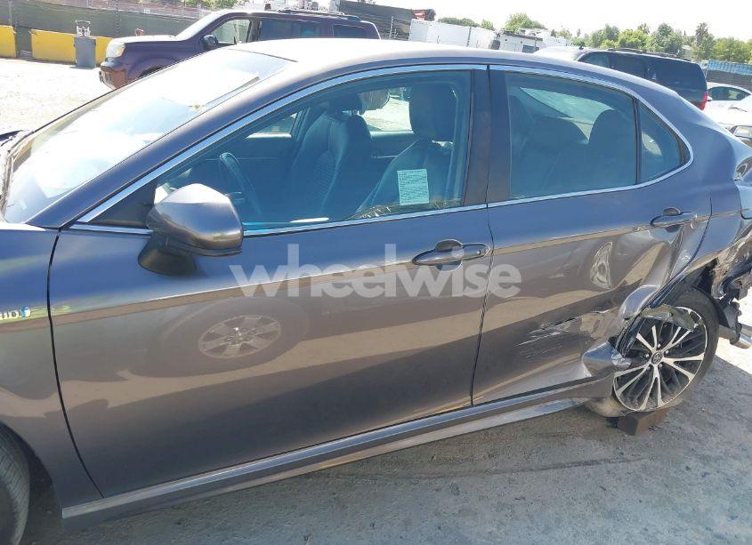 Photo 14 of 2018 Toyota Camry HYBRID SE (VIN 4T1B21HK9JU508570)