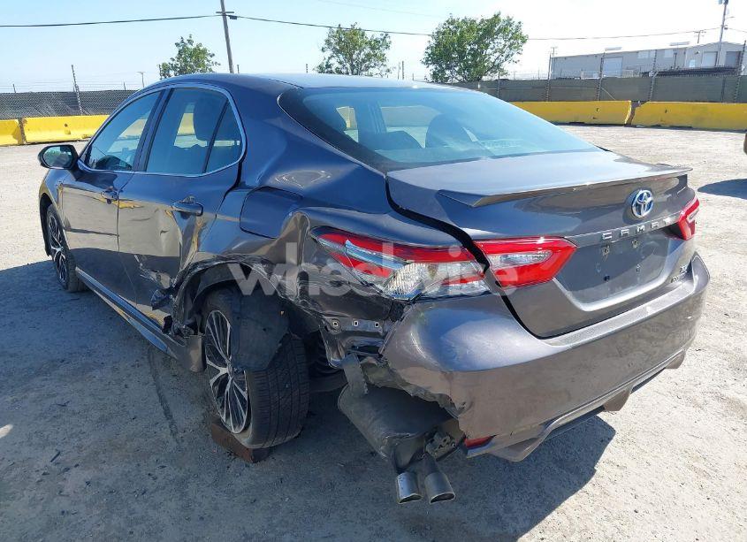 Photo 3 of 2018 Toyota Camry HYBRID SE (VIN 4T1B21HK9JU508570)