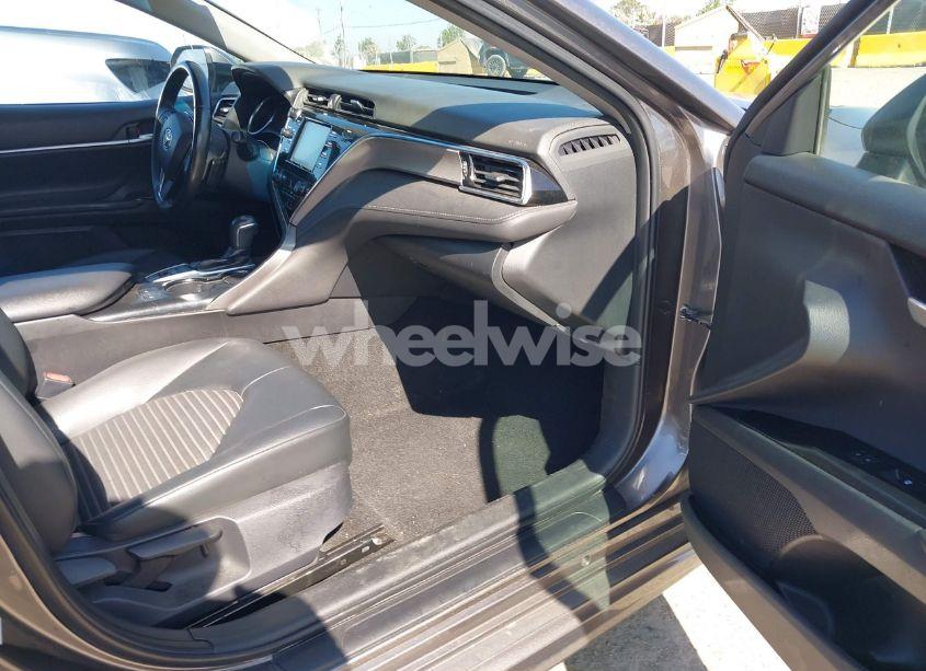 Photo 5 of 2018 Toyota Camry HYBRID SE (VIN 4T1B21HK9JU508570)