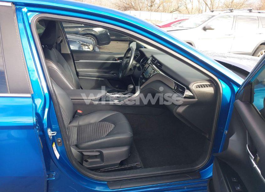 Photo 5 of 2019 Toyota Camry HYBRID SE (VIN 4T1B21HK9KU010564)