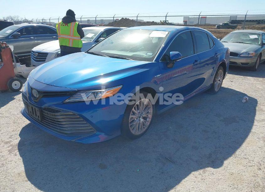 Photo 2 of 2019 Toyota Camry HYBRID XLE (VIN 4T1B21HK9KU011245)