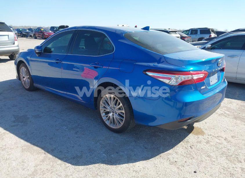 Photo 3 of 2019 Toyota Camry HYBRID XLE (VIN 4T1B21HK9KU011245)