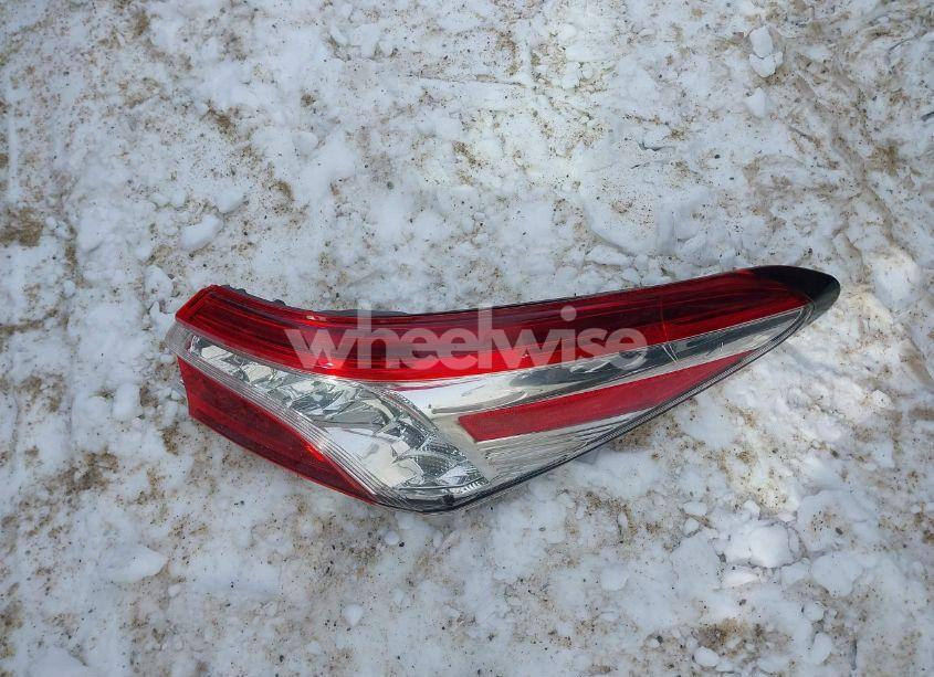 Photo 12 of 2019 Toyota Camry HYBRID XLE (VIN 4T1B21HK9KU511194)